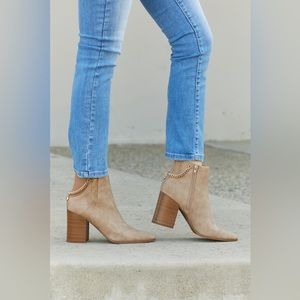 Date Night Dreams Elastic Back Chain Detail Booties